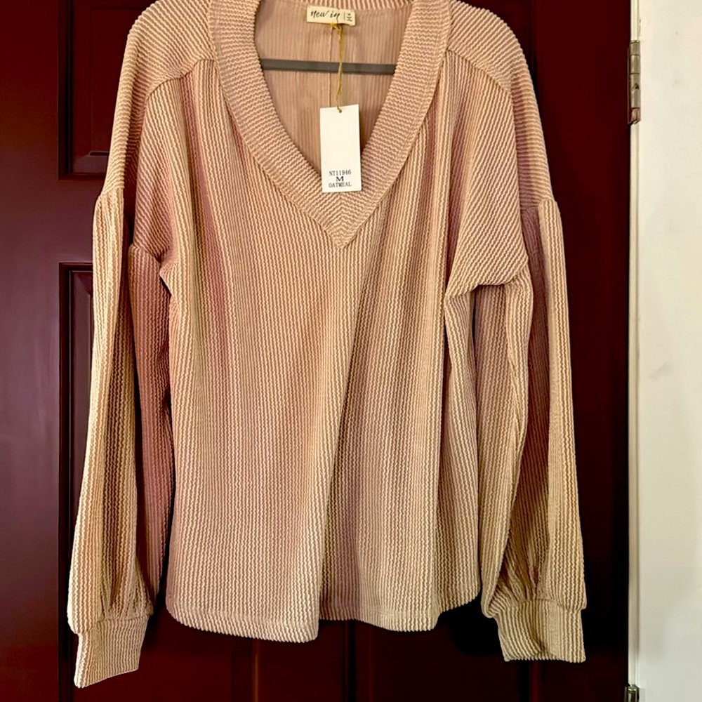 NWT! Ribbed Pullover. Size M